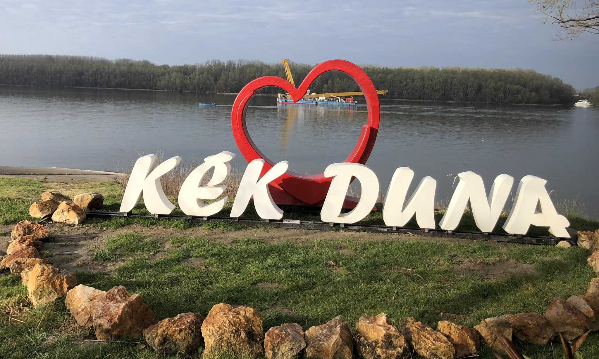 Kék Duna Vendéglő Kalocsa a Duna partján